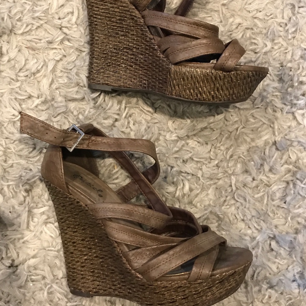 🛑 SOLD! Wedge Heel Sandals w/ Woven Pattern 🛑
